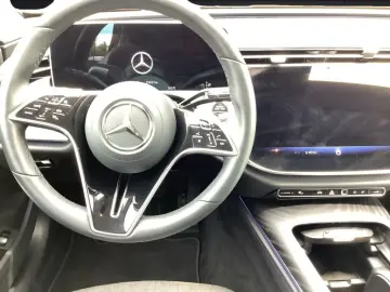 MERCEDES-BENZ E 220 d Avantgarde LED Distronic