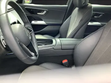 MERCEDES-BENZ E 220 d Avantgarde LED Distronic