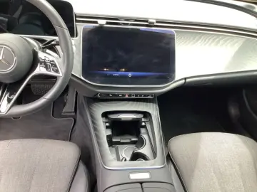 MERCEDES-BENZ E 220 d Avantgarde LED Distronic
