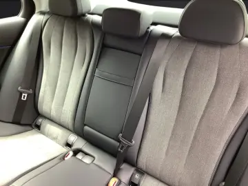 MERCEDES-BENZ E 220 d Avantgarde LED Distronic