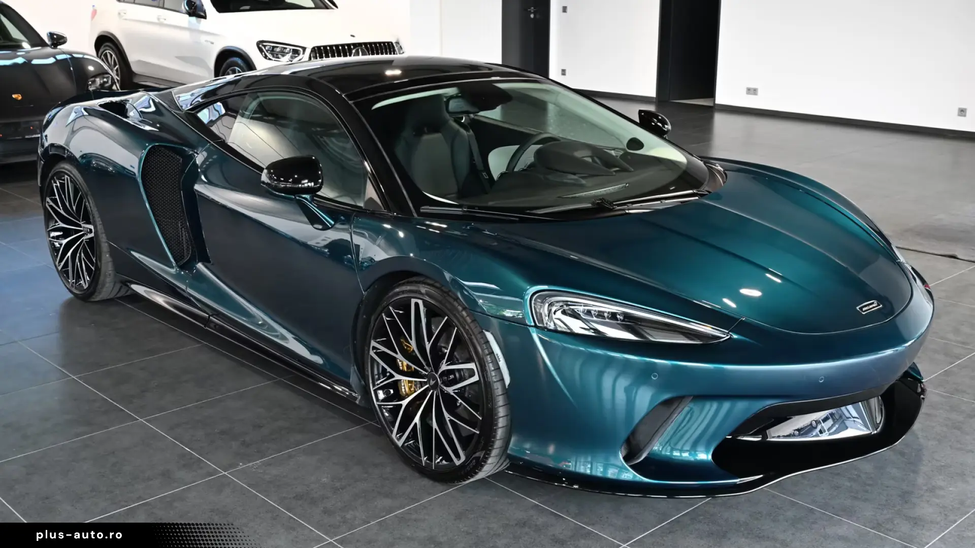 McLaren GT Serpentine Luxe Premium B&W Lift Panorama