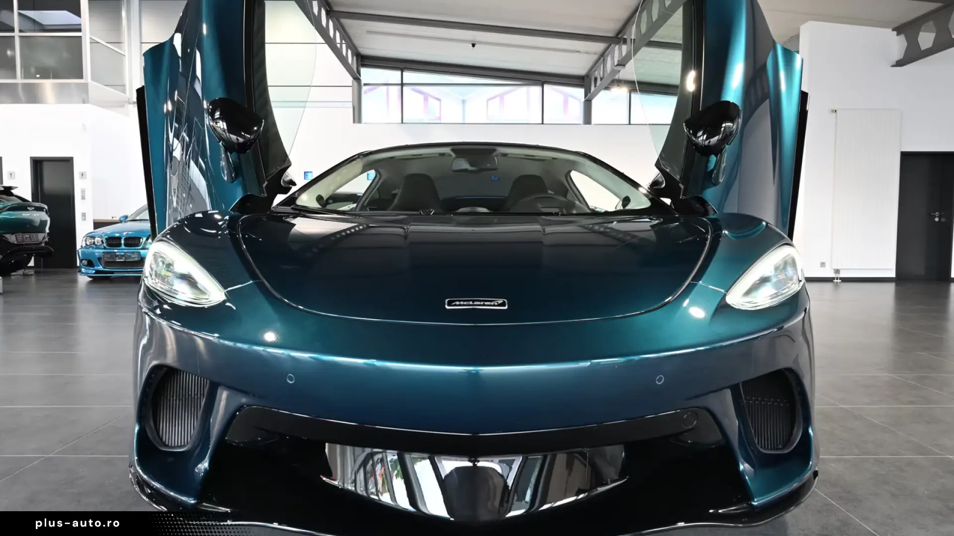 McLaren GT Serpentine Luxe Premium B&W Lift Panorama