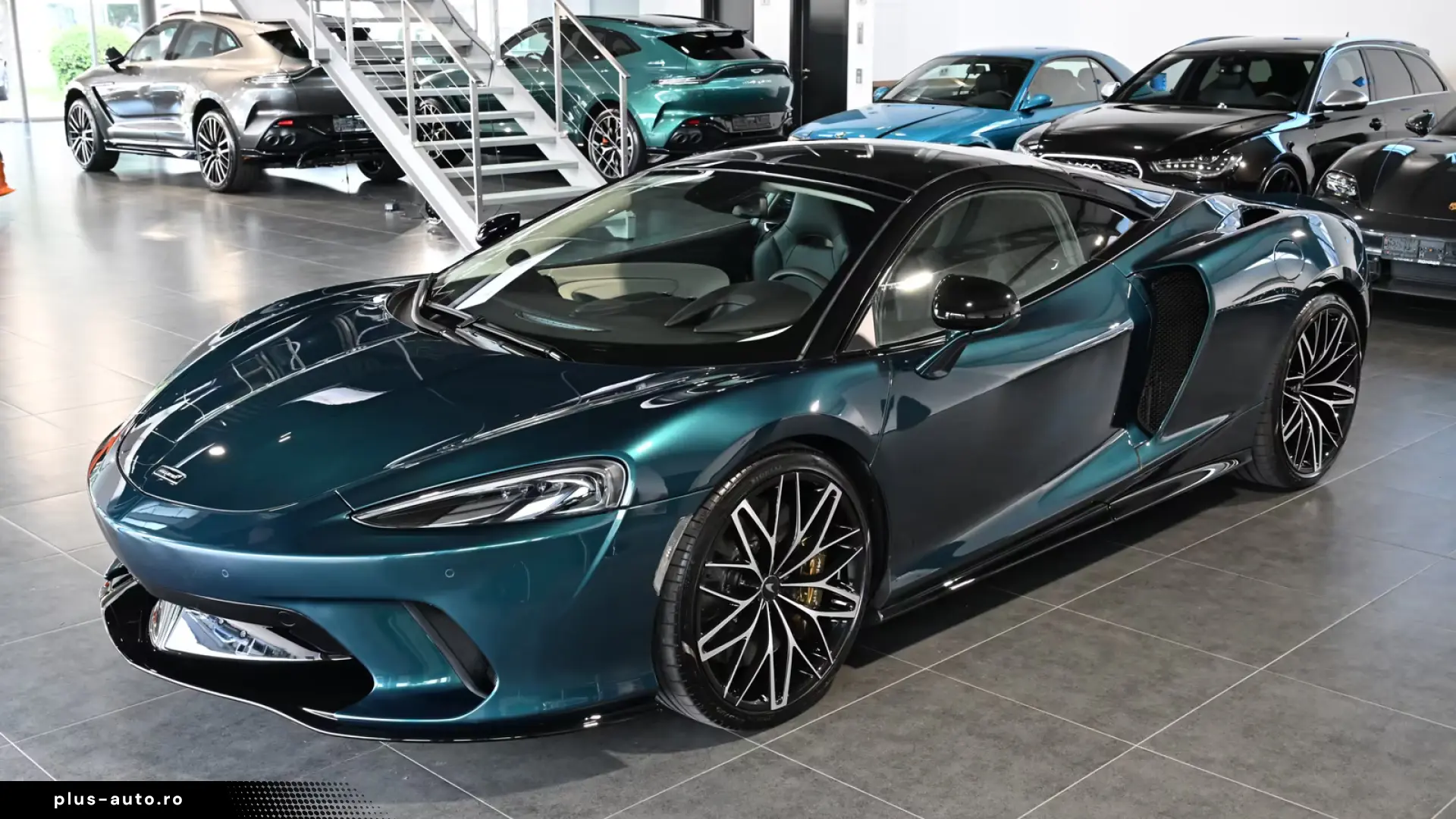 McLaren GT Serpentine Luxe Premium B&W Lift Panorama