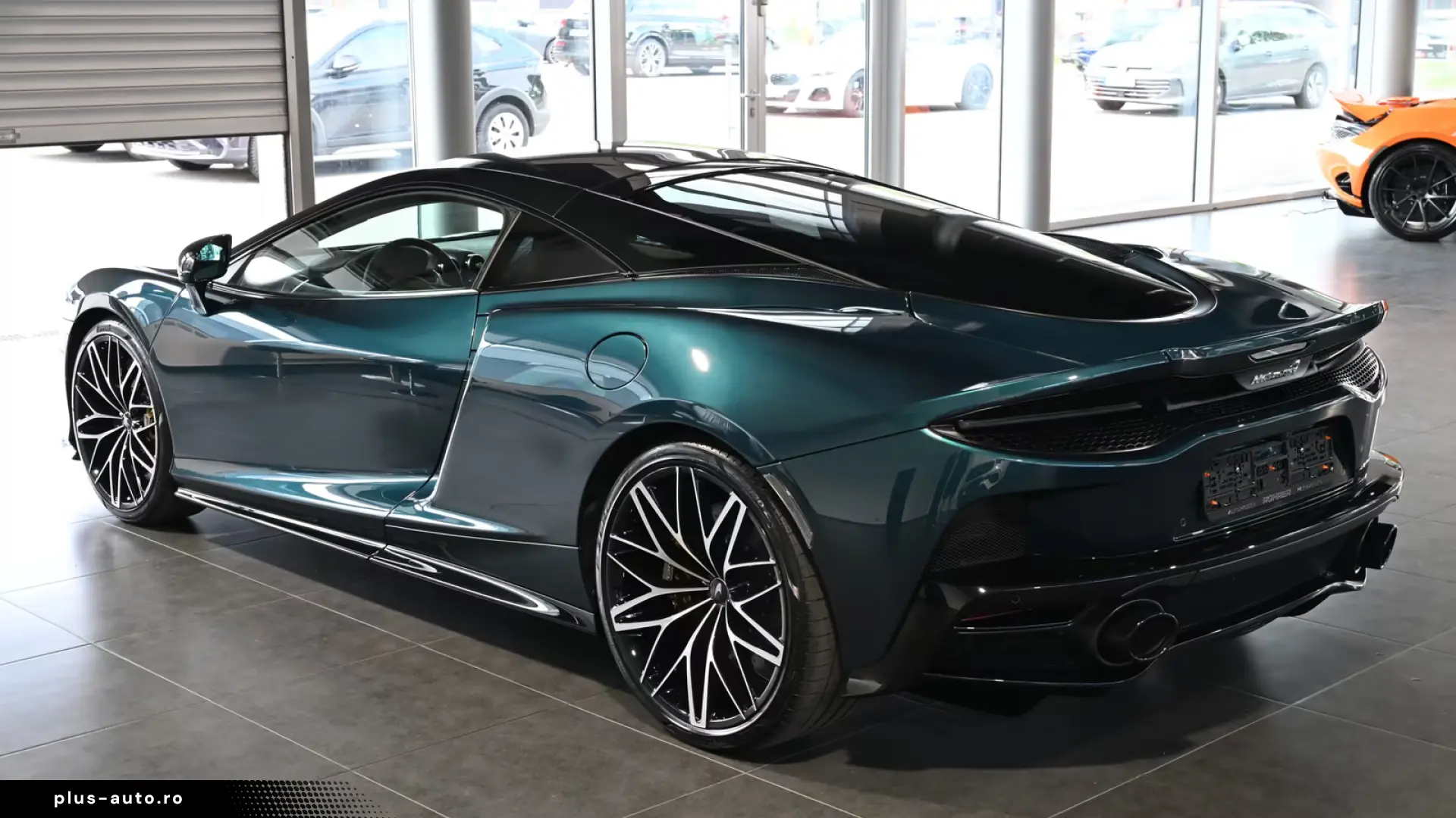 McLaren GT Serpentine Luxe Premium B&W Lift Panorama