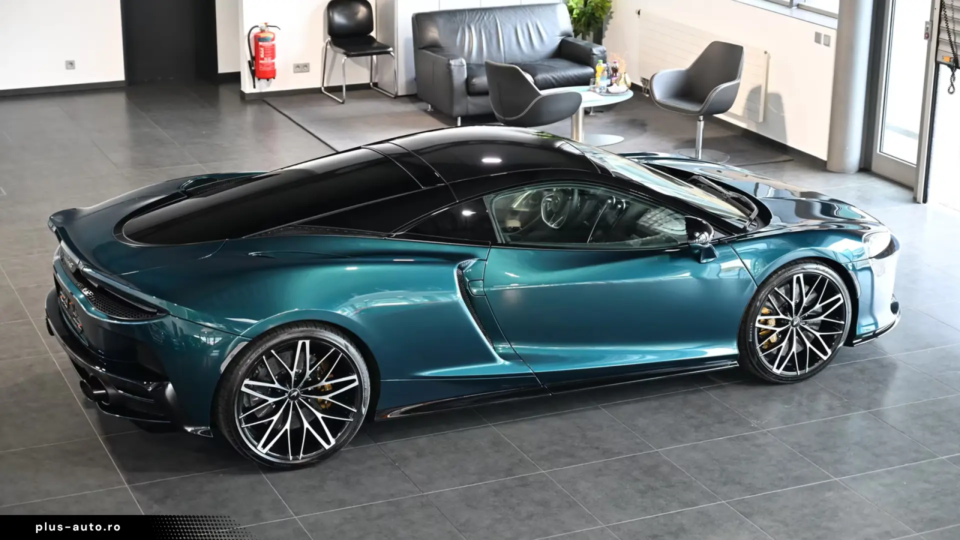 McLaren GT Serpentine Luxe Premium B&W Lift Panorama