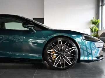 McLaren GT Serpentine Luxe Premium B&W Lift Panorama