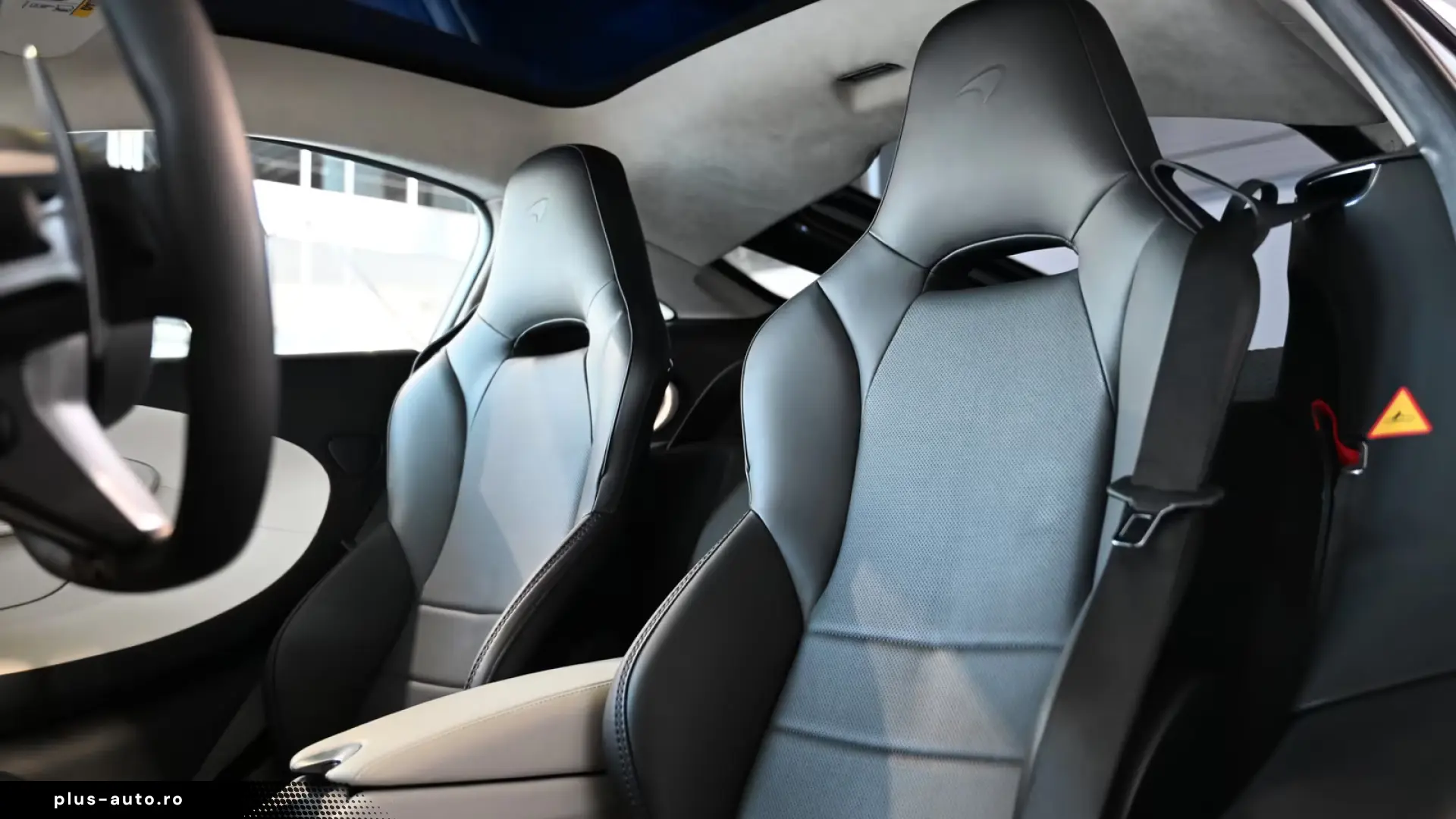 McLaren GT Serpentine Luxe Premium B&W Lift Panorama