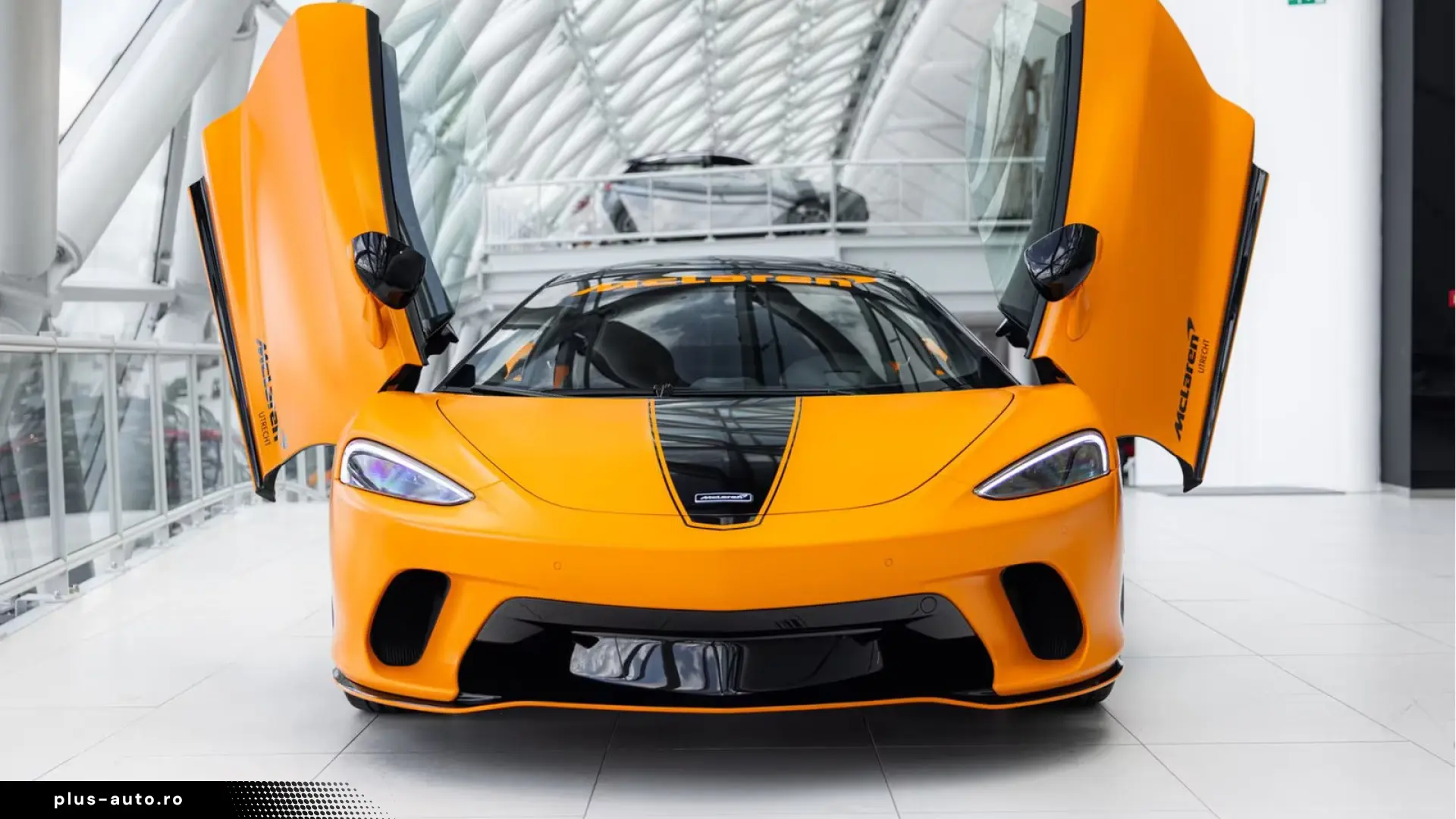 McLaren GT 4.0 V8   Matt Papaya Spark