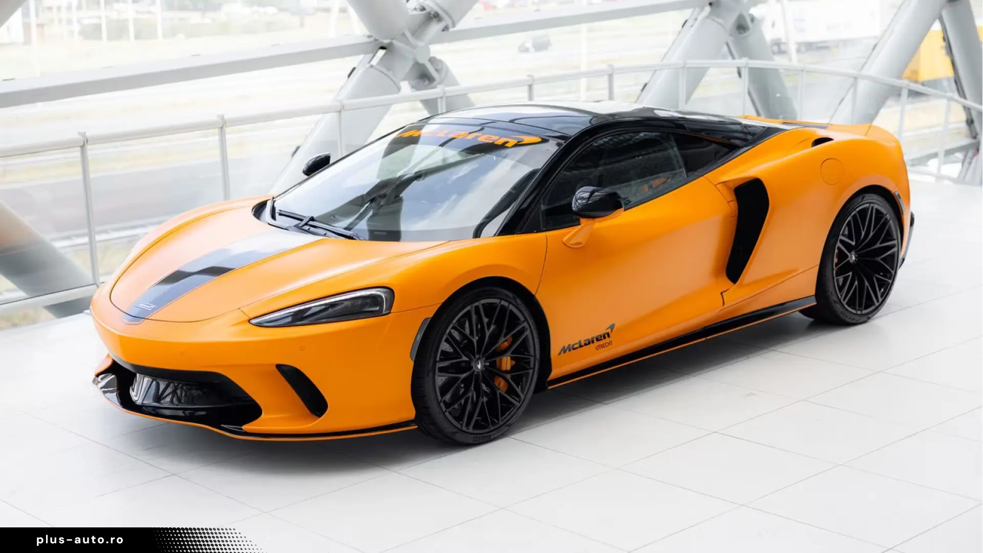 McLaren GT 4.0 V8   Matt Papaya Spark