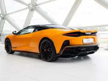 McLaren GT 4.0 V8   Matt Papaya Spark