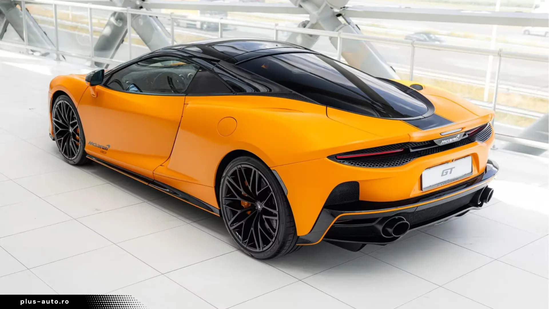 McLaren GT 4.0 V8   Matt Papaya Spark