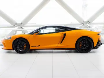 McLaren GT 4.0 V8   Matt Papaya Spark