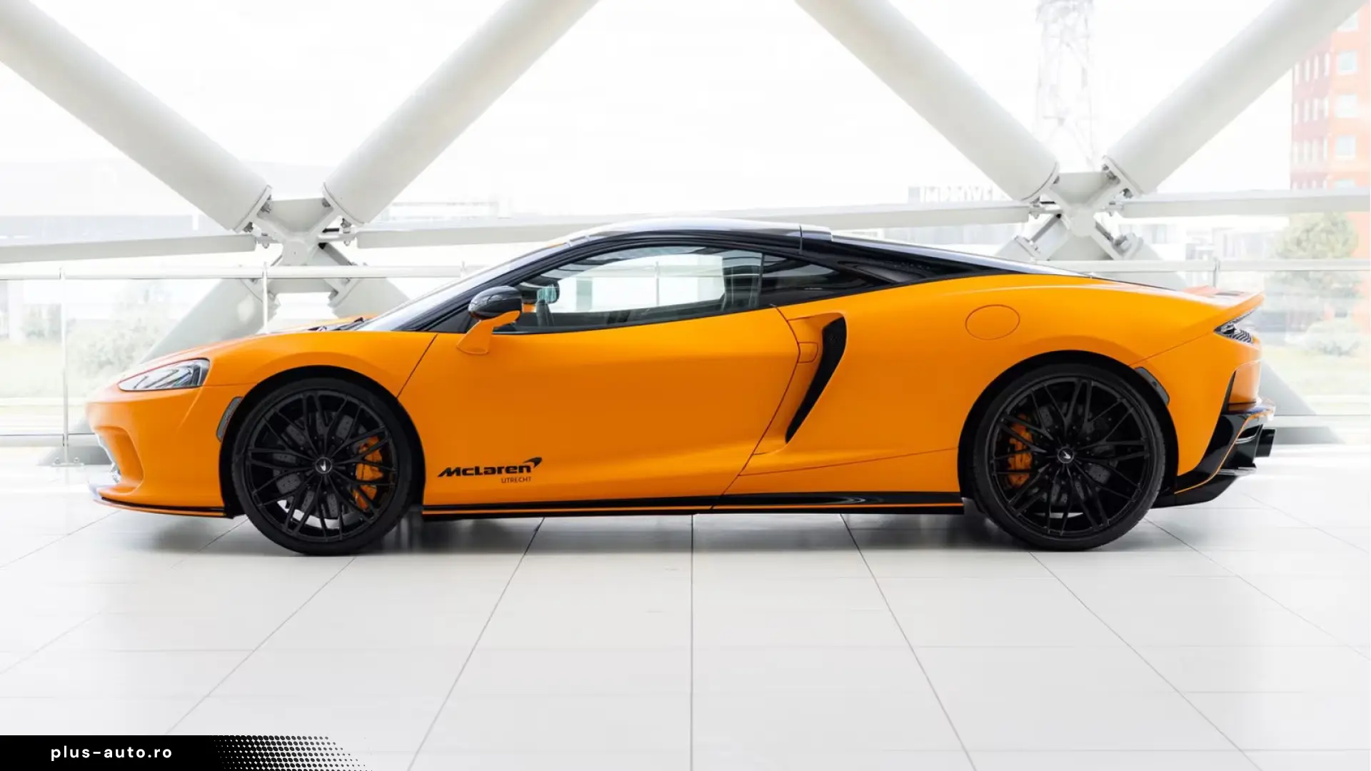McLaren GT 4.0 V8   Matt Papaya Spark