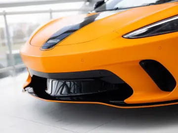 McLaren GT 4.0 V8   Matt Papaya Spark