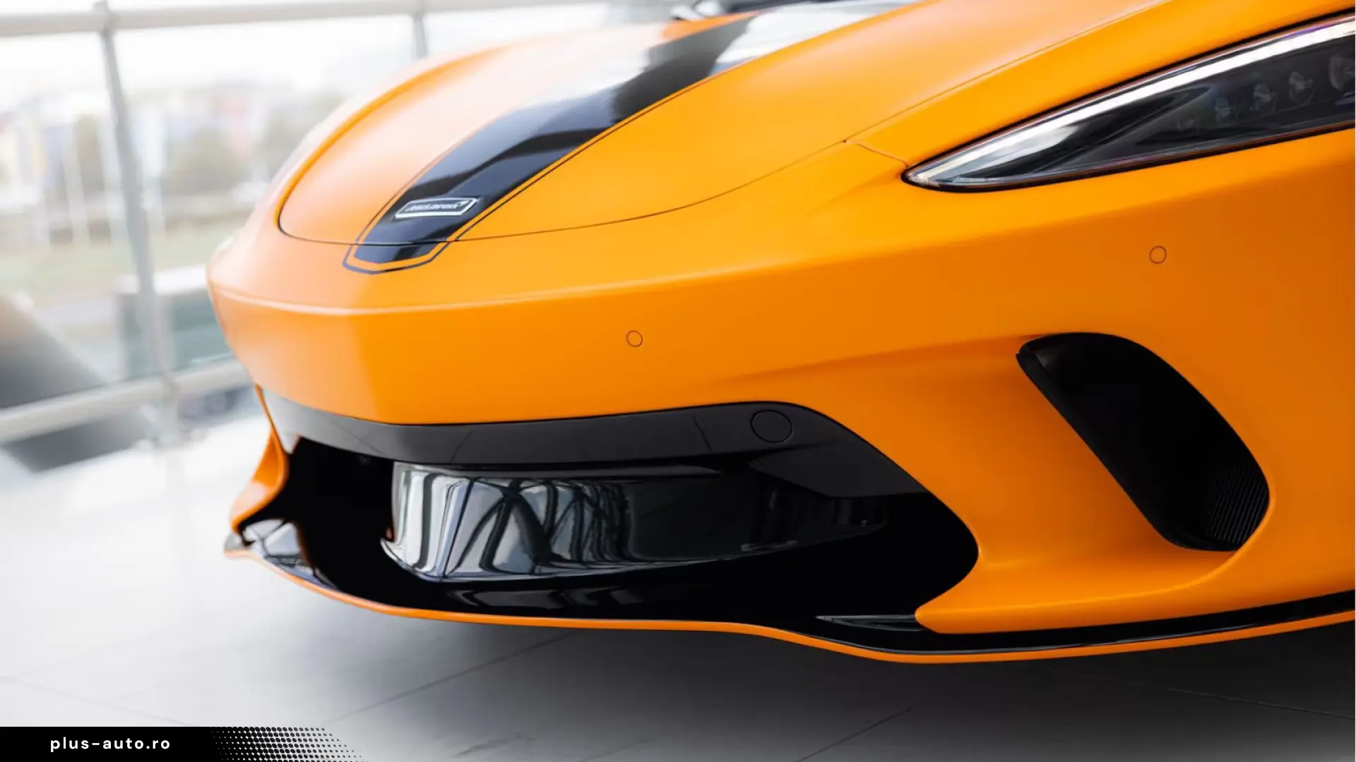 McLaren GT 4.0 V8   Matt Papaya Spark