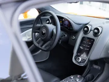 McLaren GT 4.0 V8   Matt Papaya Spark