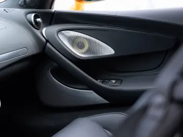 McLaren GT 4.0 V8   Matt Papaya Spark