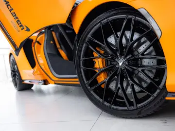 McLaren GT 4.0 V8   Matt Papaya Spark