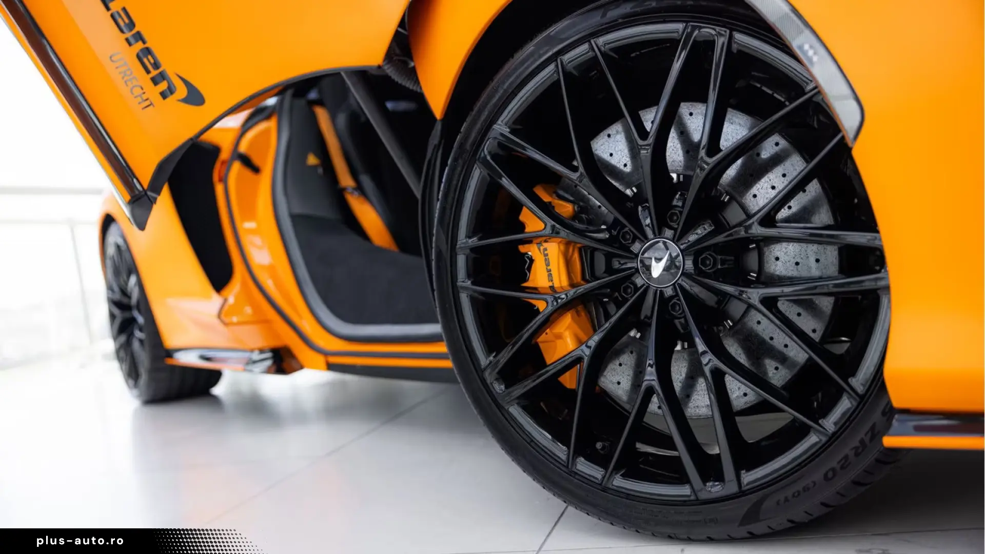McLaren GT 4.0 V8   Matt Papaya Spark