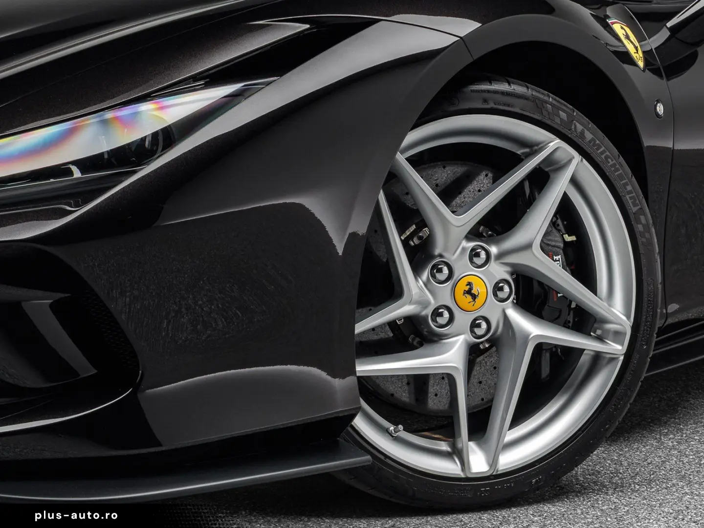 FERRARI F8 Spider