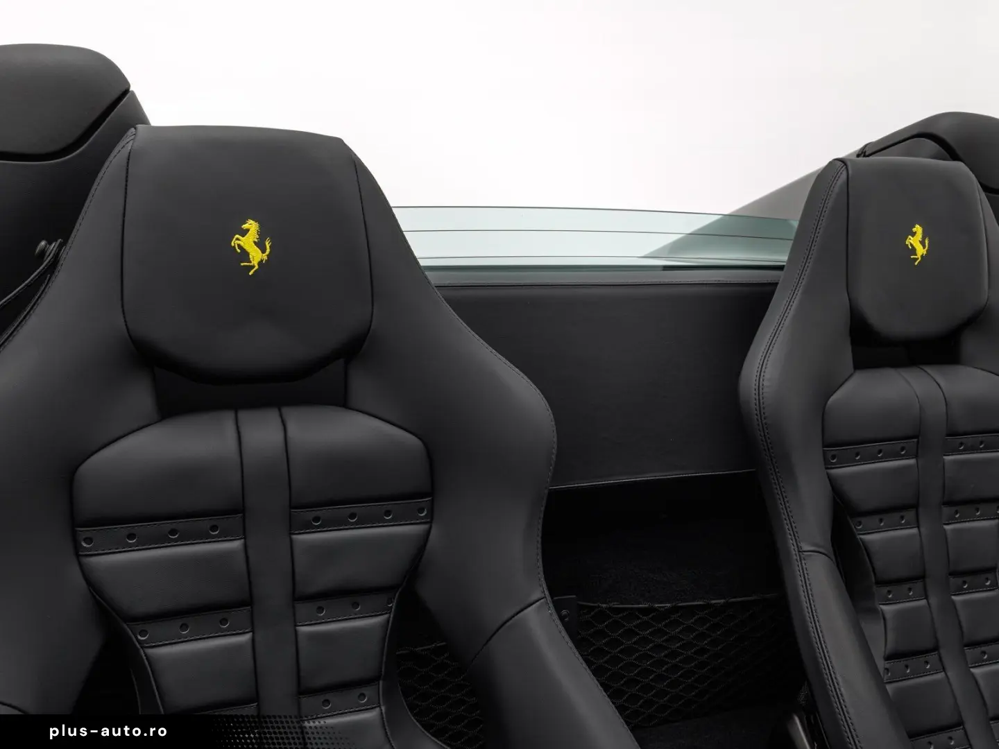 FERRARI F8 Spider