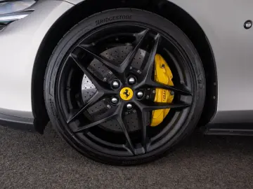 FERRARI Roma
