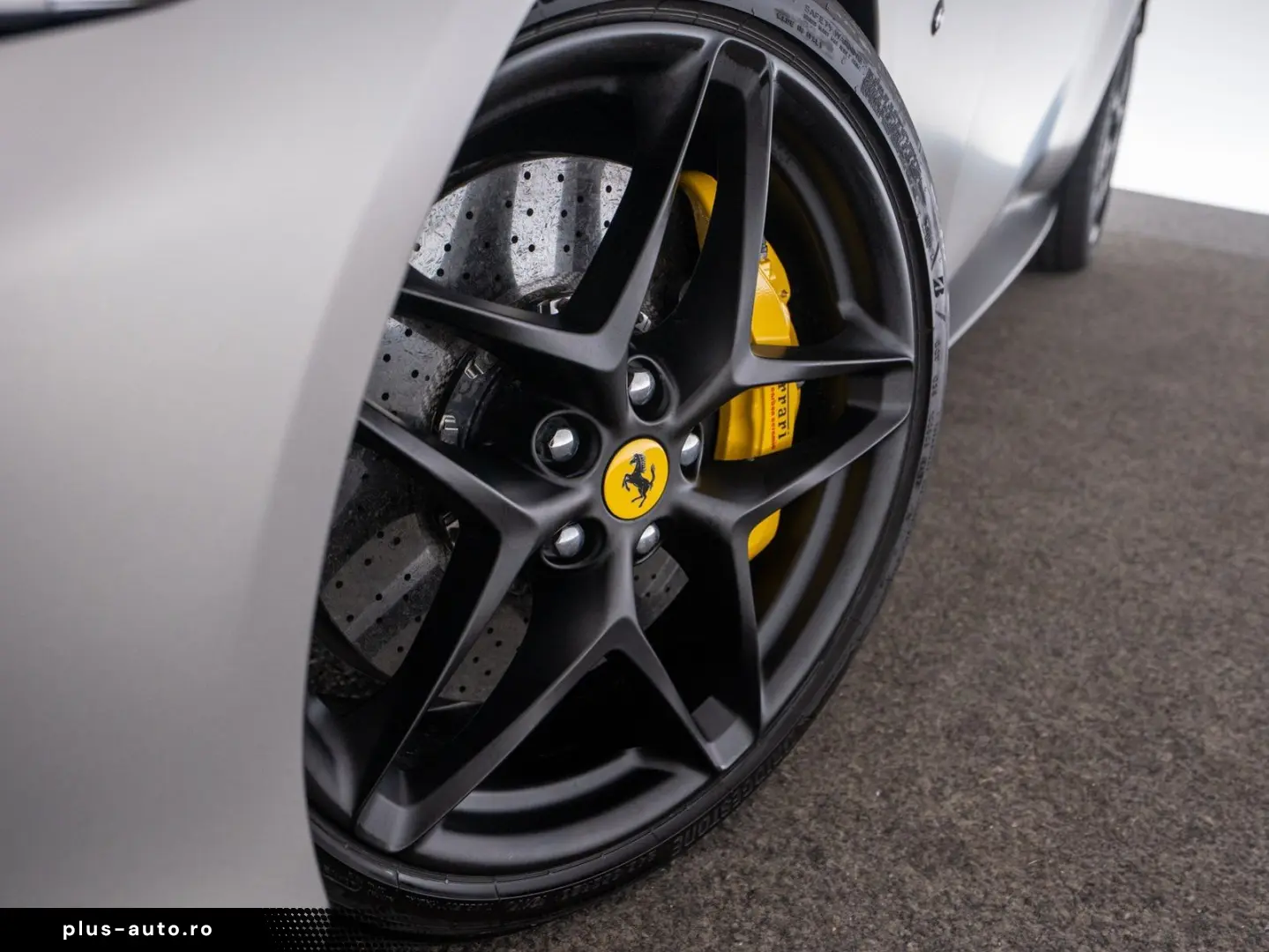 FERRARI Roma