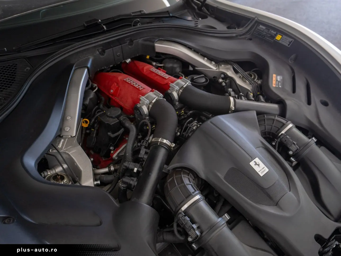 FERRARI Roma