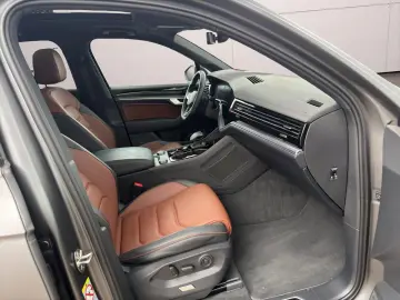 VW Touareg 3.0V6 TDI R-LINE DSG 4x4 NACHTISCHT LUFT