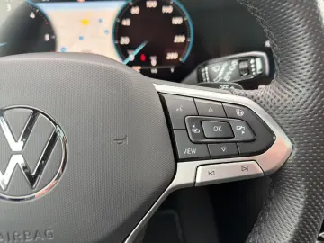 VW Touareg 3.0V6 TDI R-LINE DSG 4x4 NACHTISCHT LUFT
