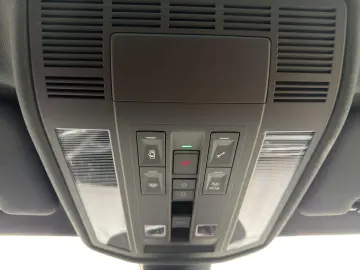 VW Touareg 3.0V6 TDI R-LINE DSG 4x4 NACHTISCHT LUFT