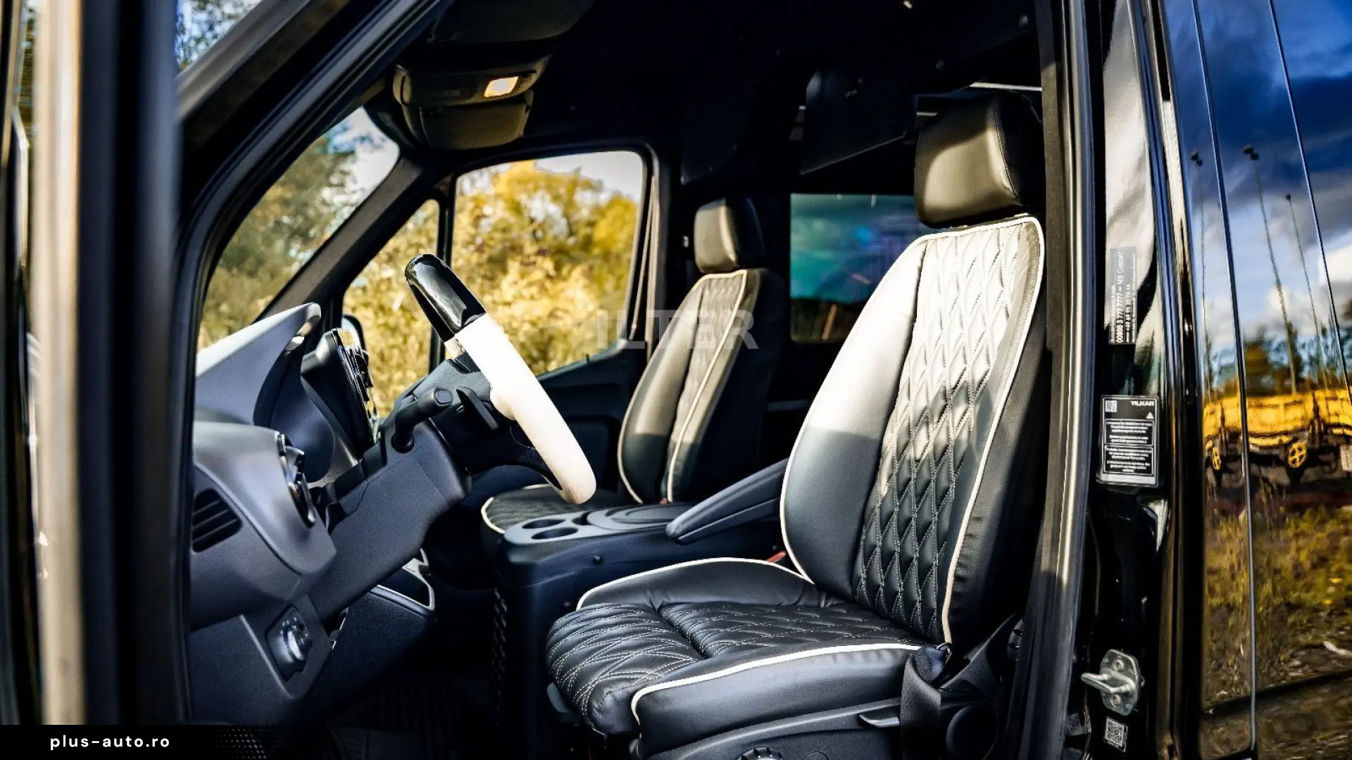 MERCEDES-BENZ Sprinter 319 CDI V6 3.0 VIP Tourismus 8 1 LED