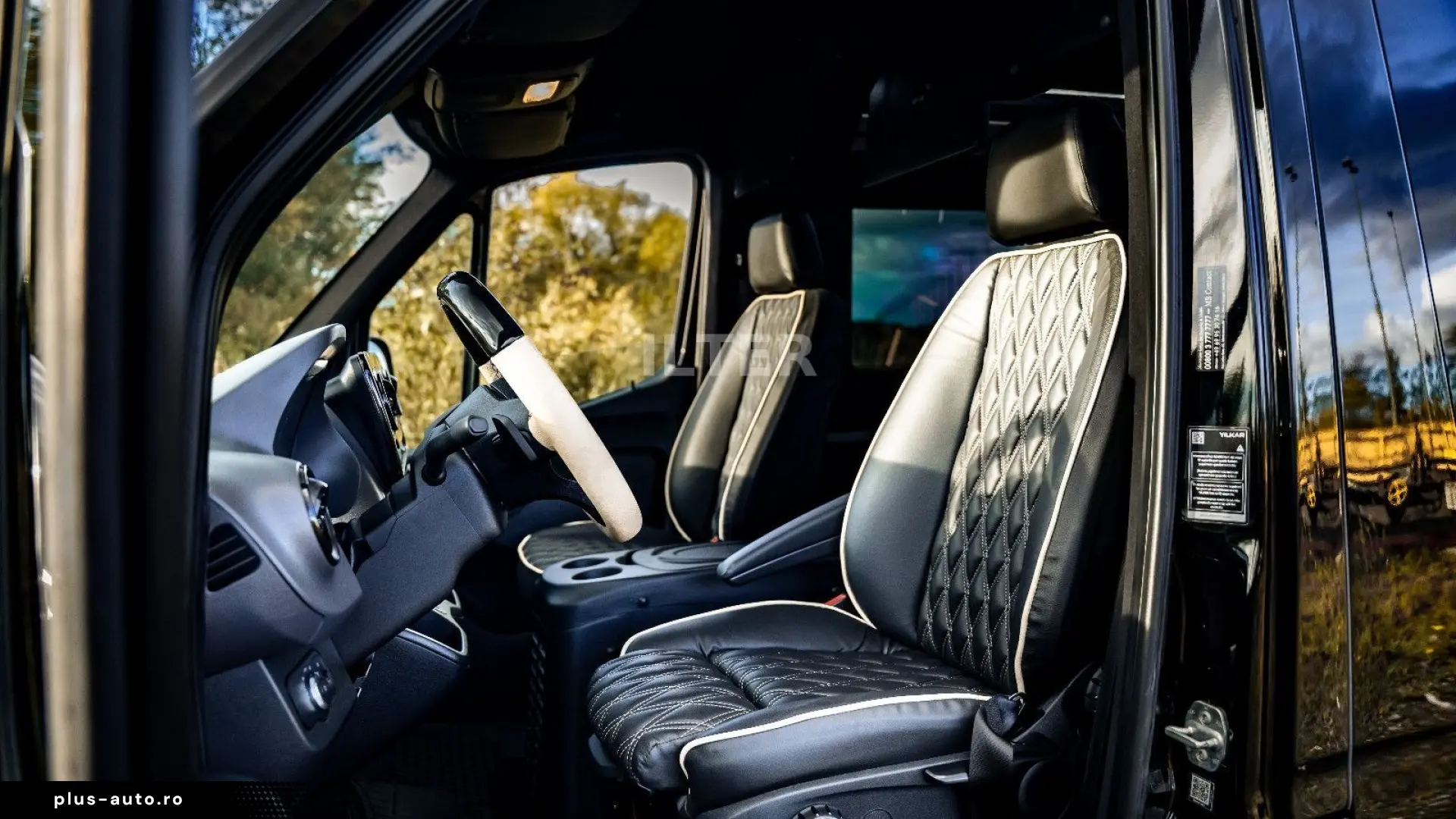 MERCEDES-BENZ Sprinter 319 CDI V6 3.0 VIP Tourismus 8 1 LED