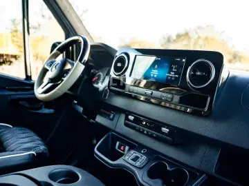 MERCEDES-BENZ Sprinter 319 CDI V6 3.0 VIP Tourismus 8 1 LED