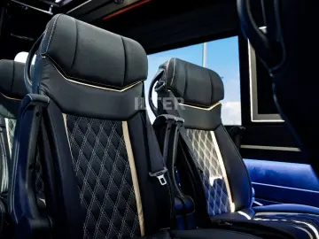 MERCEDES-BENZ Sprinter 319 CDI V6 3.0 VIP Tourismus 8 1 LED