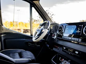 MERCEDES-BENZ Sprinter 319 CDI V6 3.0 VIP Tourismus 8 1 LED