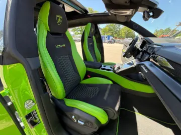 LAMBORGHINI URUS 4.0 V8  PEARL CAPSULE EDITION  B&O 3D