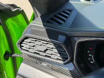 LAMBORGHINI URUS 4.0 V8  PEARL CAPSULE EDITION  B&O 3D