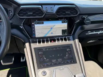 LAMBORGHINI URUS 4.0 V8  PEARL CAPSULE EDITION  B&O 3D