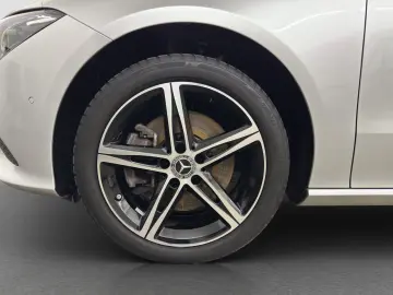 MERCEDES-BENZ CLA 250 8G-DCT Navi LED-Schein Alu Leder