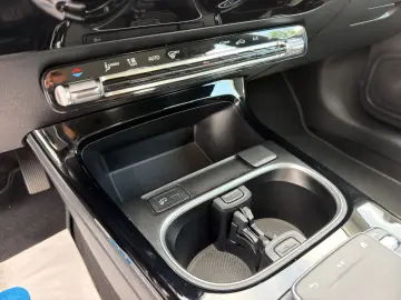MERCEDES-BENZ CLA 250 8G-DCT Navi LED-Schein Alu Leder