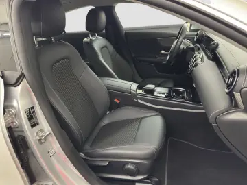MERCEDES-BENZ CLA 250 8G-DCT Navi LED-Schein Alu Leder