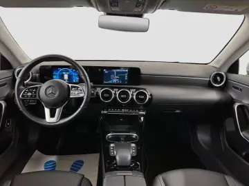 MERCEDES-BENZ CLA 250 8G-DCT Navi LED-Schein Alu Leder