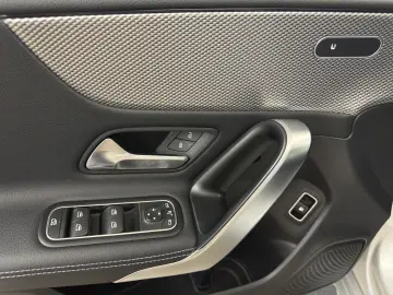 MERCEDES-BENZ CLA 250 8G-DCT Navi LED-Schein Alu Leder