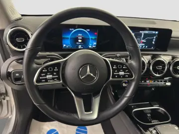 MERCEDES-BENZ CLA 250 8G-DCT Navi LED-Schein Alu Leder
