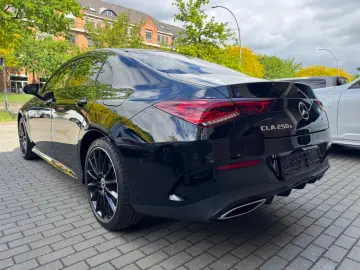 MERCEDES-BENZ CLA 250 e  AMG 19
