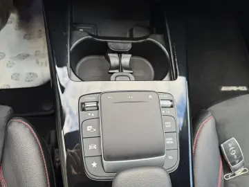 MERCEDES-BENZ CLA 250 e  AMG 19