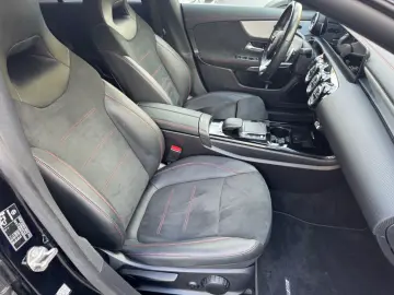 MERCEDES-BENZ CLA 250 e  AMG 19