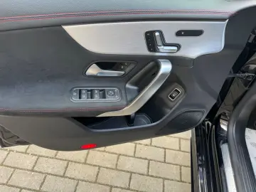 MERCEDES-BENZ CLA 250 e  AMG 19