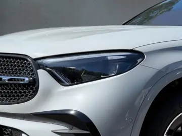MERCEDES-BENZ GLC 300 de 4M AMG PANO HUD BURMESTER